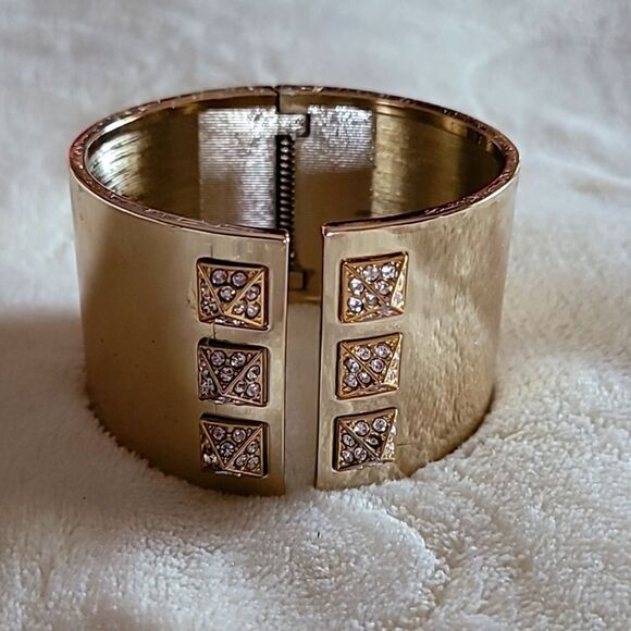 Victoria Secret Studded Gold Tone Bangle Bracelet - Picture 1 of 4